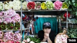 La piața de flori Rîjsky de la Moscova