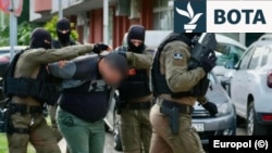 Arrestimi në Mal të Zi në kuadër të një operacioni ndërkombëtar kundër krimit të organizuar, më 15 prill 2026.