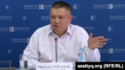 Заңсыз алынған активтерді қайтару мәселелерімен айналысатын Elge Qaitaru қоғамдық қорының жетекшісі Оразалы Ержанов.
