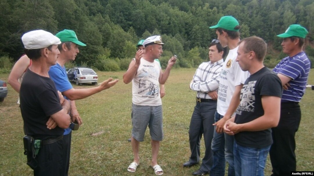 Бәхәс кызган чак