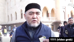 Камчыбек Ташиев соңку саясий окуялар тууралуу Кыргызстандан чыгып кетип кайра келгенде биринчи жолу Бишкектеги мечитте Орозо айт намазынан чыгып баратып комментарий берген. 2026-жылдын 20-марты  