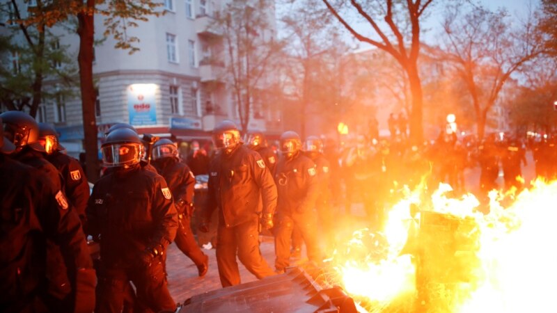 Sukobi policije i demonstranata u Berlinu, uhapšeno 240 osoba