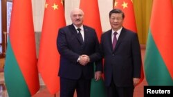 Lideri bjellorus, Alyaksandr Lukashenka, dhe ai kinez, Xi Jinping. 