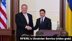 Государственный секретарь США Майк Помпео (слева) и президент Украины Владимир Зеленский. Киев, 31 января 2020 года.
