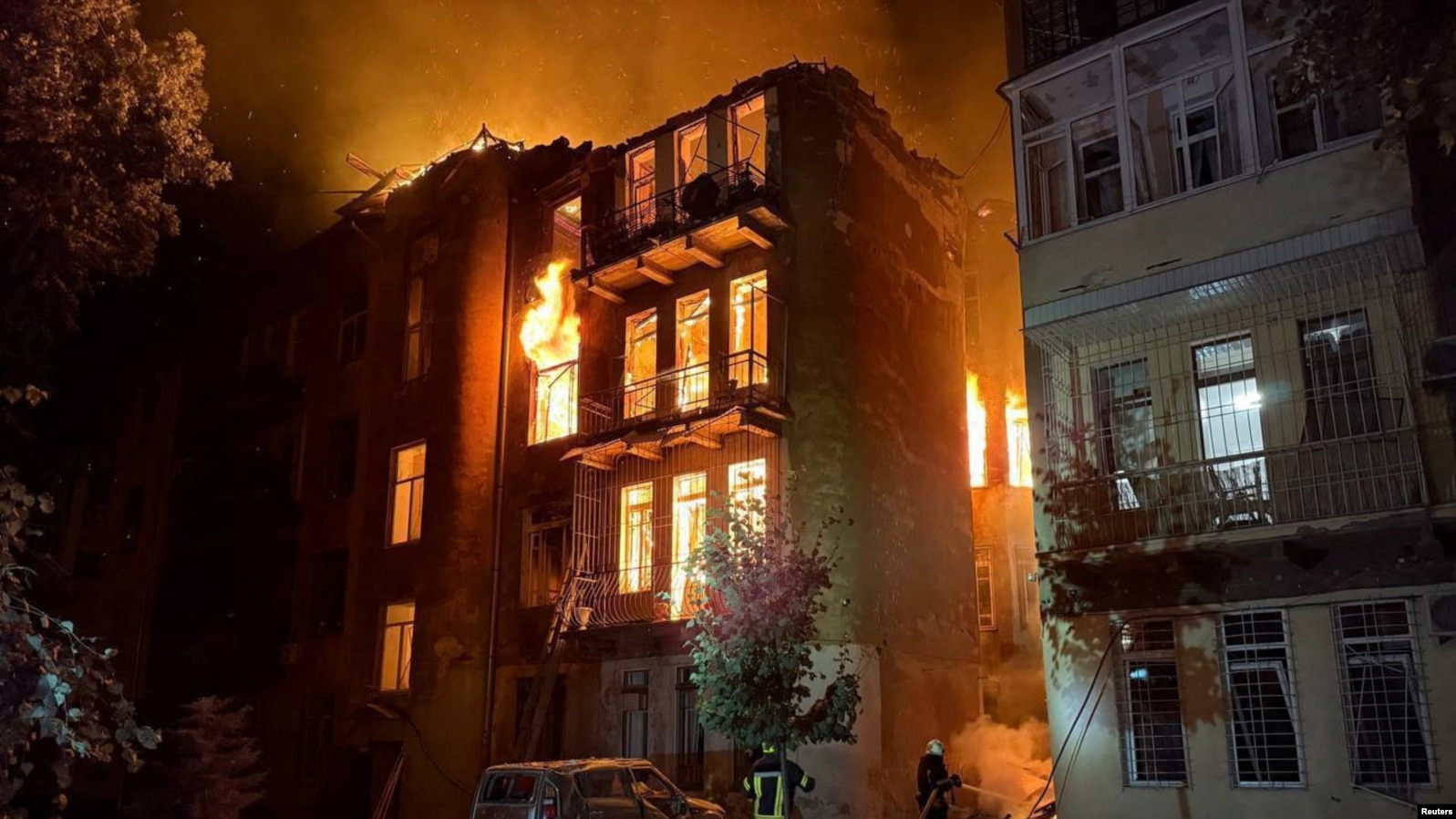 Пожар в Одессе в результате одного из налетов беспилотников