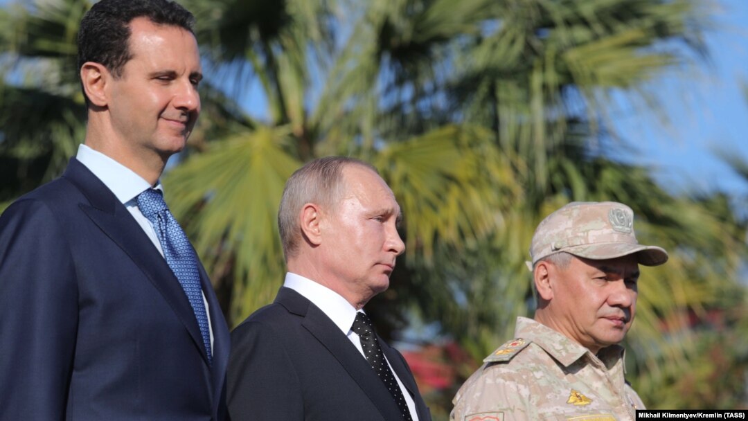 Башар Асад, Владимир Путин и Сергей Шойгу на авиабазе Хмеймим в Сирии. 11 декабря 2017 года