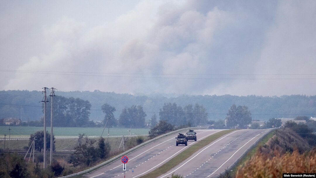 Дим від вибухів на складах у Калинівці, Вінниччина, 27 вересня 2017 року