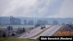 Дым от взрывов на складах в Калиновке, Винницкая область, 27 сентября 2017 года
