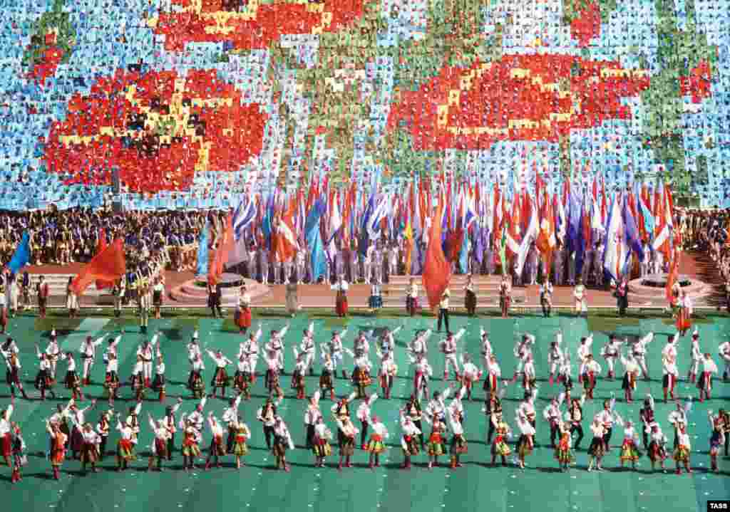 A celebration in Kyiv on May 9, 1985, marking the anniversary of victory over the Nazis. For the authorities of Soviet Ukraine, the events at Babyn Yar were seen through the prism of wholesale Soviet suffering under the Nazis.