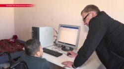 Активист сам собирает компьютеры и бесплатно дарит их детям