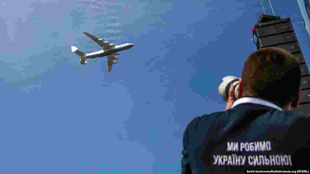 Найбільший у світі вантажний літак, український АН-225 &laquo;Мрія&raquo;