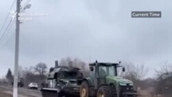 Ukrajinski traktori protiv ruskih oklopnih vozila