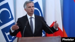 Armenia - Switzerland's President Didier Burkhalter at a press conference in Yerevan, 4Jun2014.