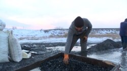 Kyrgyz Workers Hunt For Coal Scraps To Survive Winter