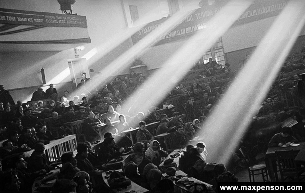 SSSRning yalangoch komsomol azolarining fotosuratlari SSSRning yalangoch komsomol azolarining fotosuratlari