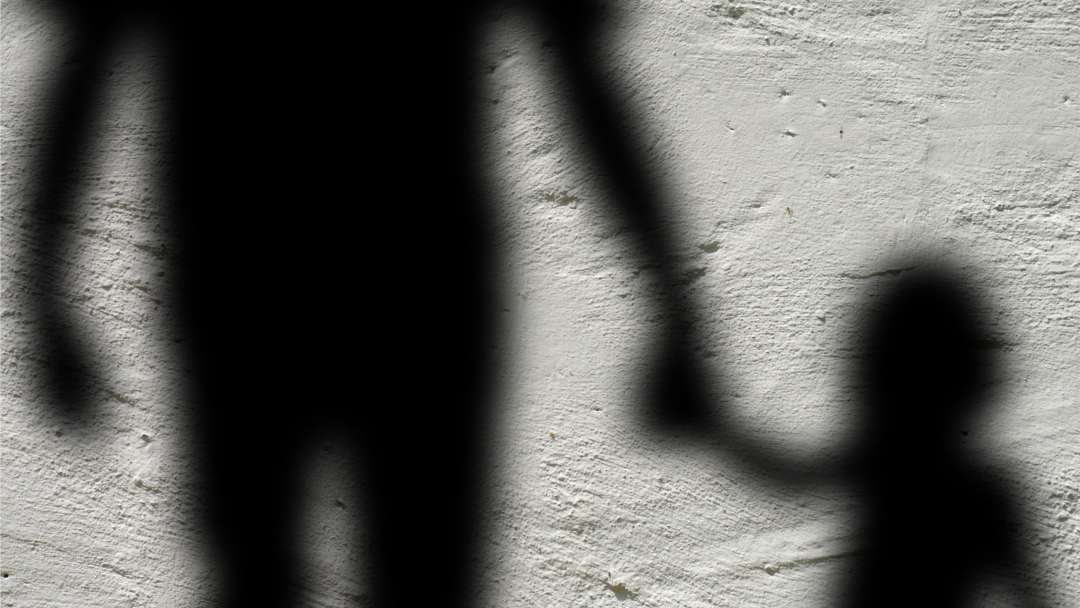 Ескі үйсіз адамдармен порно