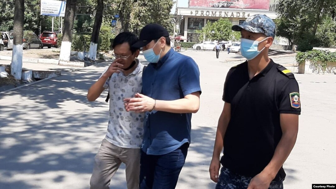Жеңиш Молдокматов жана Эрлан Бекчоро уулу. 2021-жылдын 5-августу.