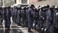 Ընդդիմադիրներն ավելի քան 5 ժամ շրջափակած պահեցին կառավարության շենքը. ակցիաները կշարունակվեն