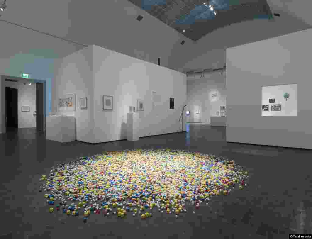 Lucrări de Robert Filliou, &bdquo;Eins. Un. One ...&ldquo; 