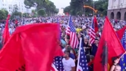 Opozita proteston në Tiranë