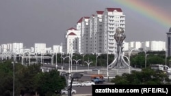 Ýagyşdan soňky Aşgabat. Arhiw suraty