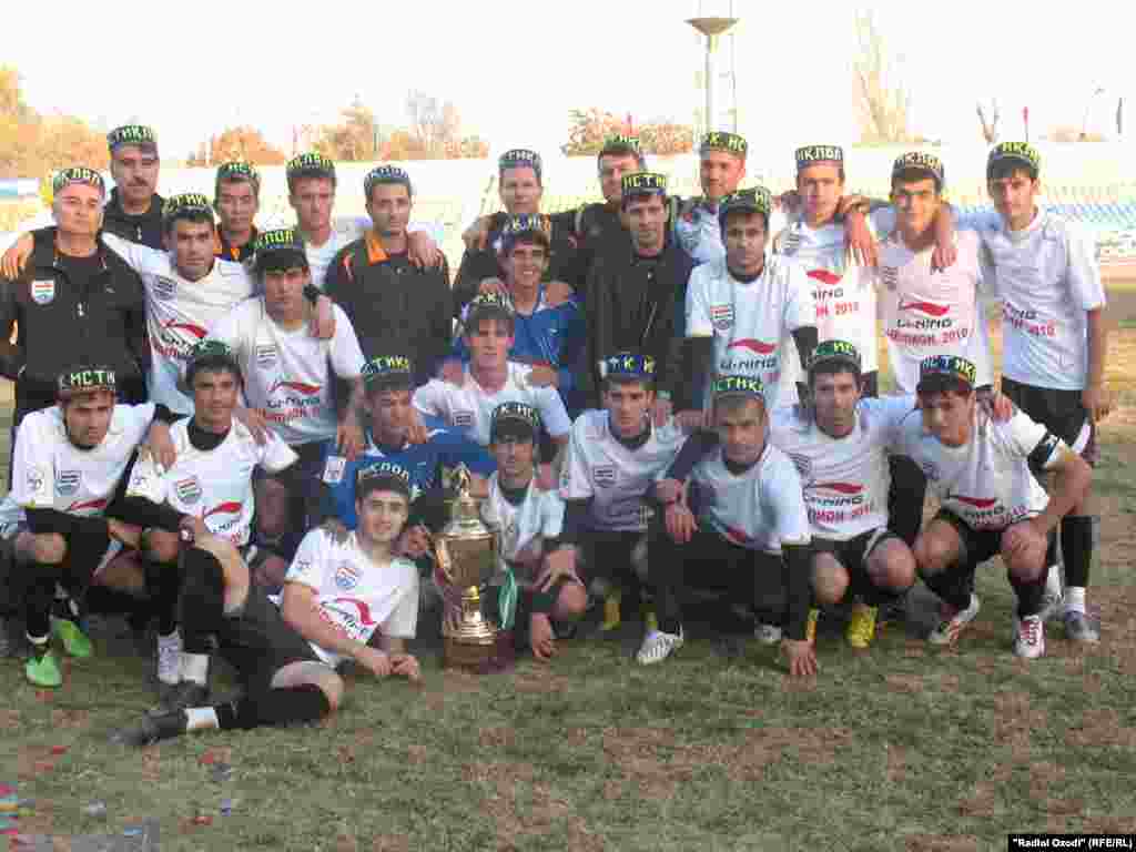 Tajikistan -- Tajik football team of "Istiqlol" celebrates it victory, 29Nov2010 