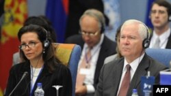 Sekretari amerikan i Mbrojtjes, Robert Gates, në takimin e ministrave të mbrojtjes të vendeve të Evropës Juglindore - Ohër, 8 tetor 2008.