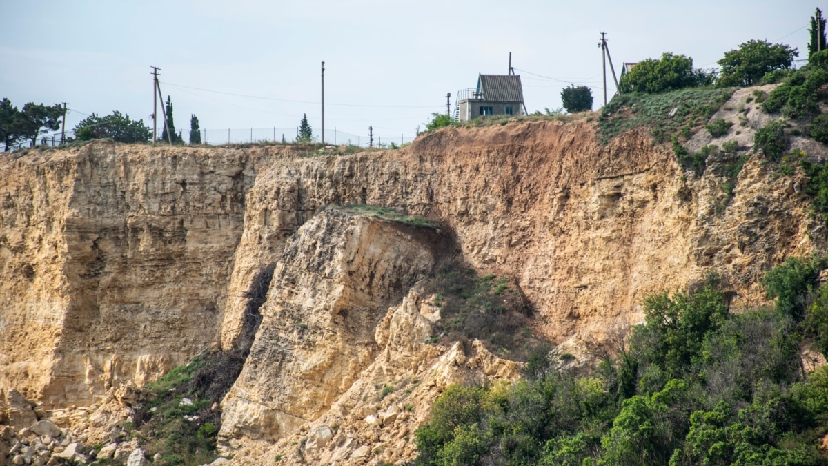 Крым сползает в воду. Борьбе с оползнями мешают санкции?