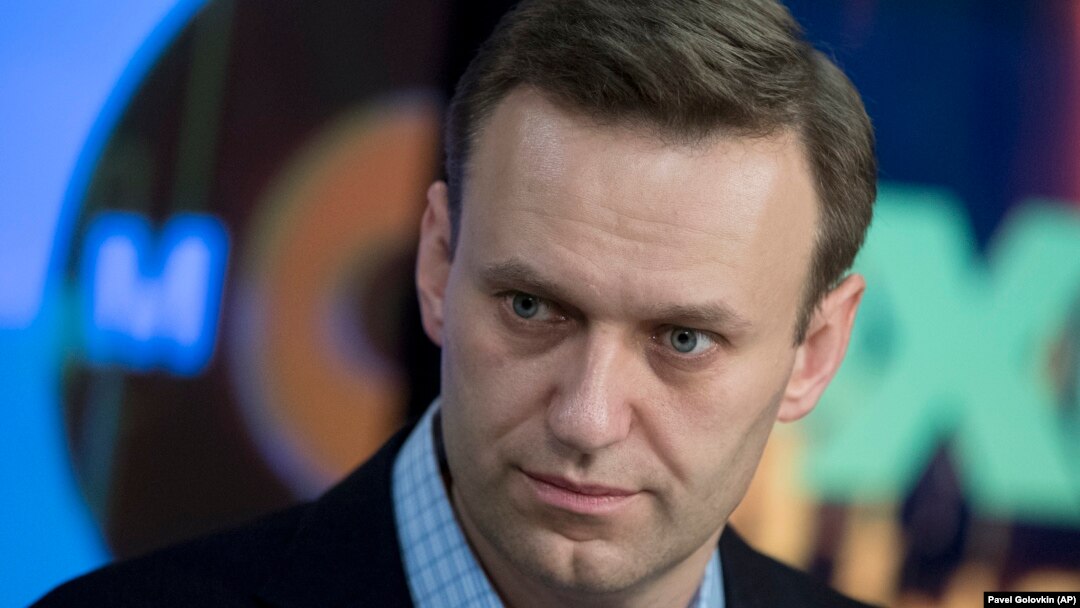 Aleksei Navalny is calling on Russians to boycott next month's presidential vote.