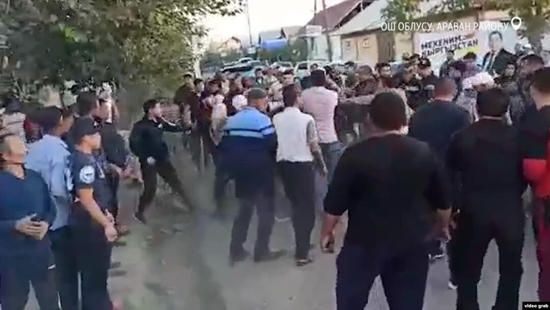 Аравондаги муштлашув видеосидан скриншот.