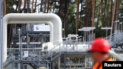  Вид на газопровод Nord Stream 1 Балтийского моря и пересадочную станцию Балтийского трубопровода в промышленной зоне Любмина, Германия, 30 августа 2022 г.