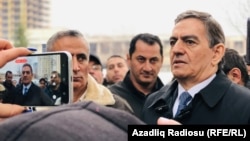 Azerbaijani opposition leader Ali Karimli (right) outside the Nasimi District Court in Baku on December 2.