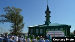 Чуашстанның Өч Балтай авыл мәчетенең 110 еллык юбилеен бәйрәм иткәндә 