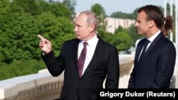 Վլադիմիր Պուտին և Էմանյուել Մակրոն, Սանկտ Պետերբուրգ, 24-ը մայիսի, 2018 թ․ 