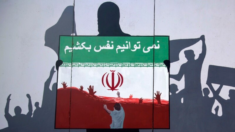 ایران بې اسناده افغان کډوالو ته پر خدمتونو بندیز ولګاوه 