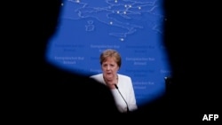 خانم مرکل سه بار در یک ماه گذشته دچار لرز و رعشه شده است