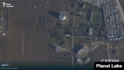 Супутниковий знімок радіопрозорих куполів після удару, 11 березня 2026 року