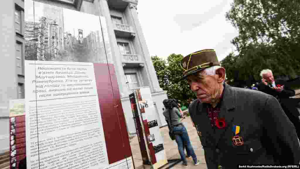 На виставці можна побачити матеріали, які зберігалися у справах, що їх енкаведисти збирали як трофейні матеріали після боїв із УПА