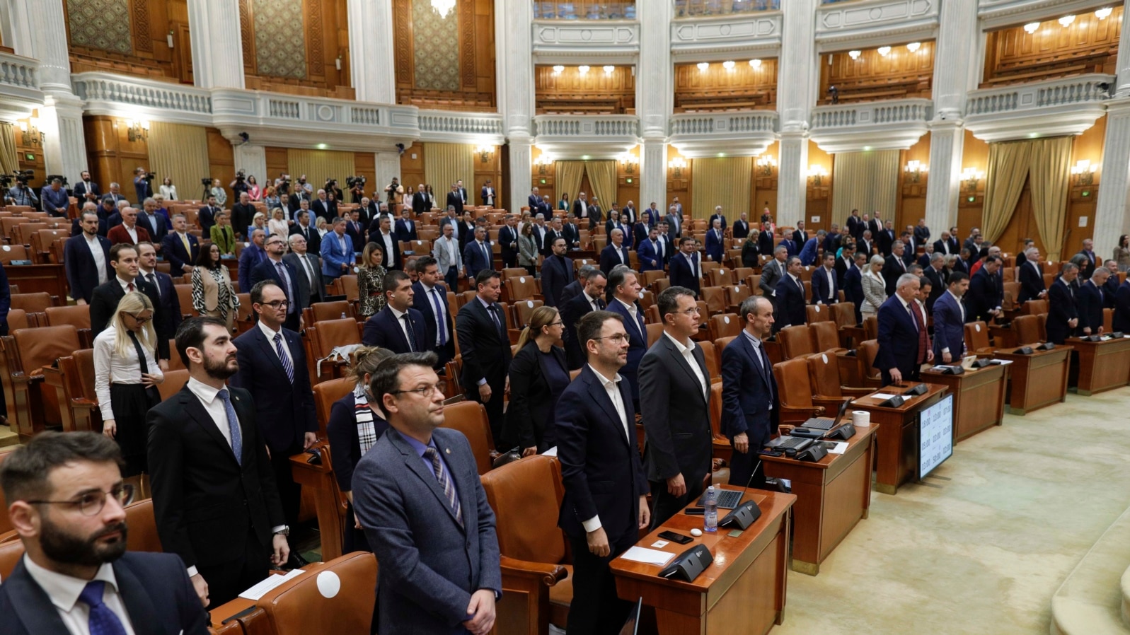 Deputații primesc 50% din indemnizația brută pentru chiria în Capitală. 