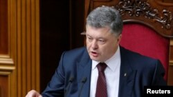 Порошенко парламентте сот реформасы боюнча сүйлөөдө. 2-июнь, 2016-жыл. 