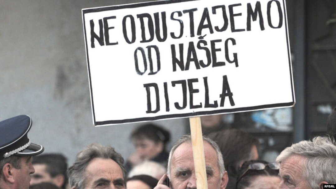 Sa jednog od radničkih protesta ispred zgrade Vlade Crne Gore u Podgorici, Foto: Savo Prelević