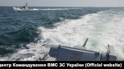Украинские военные корабли пытаются пройти через Керченский пролив. 25 ноября 2018 года