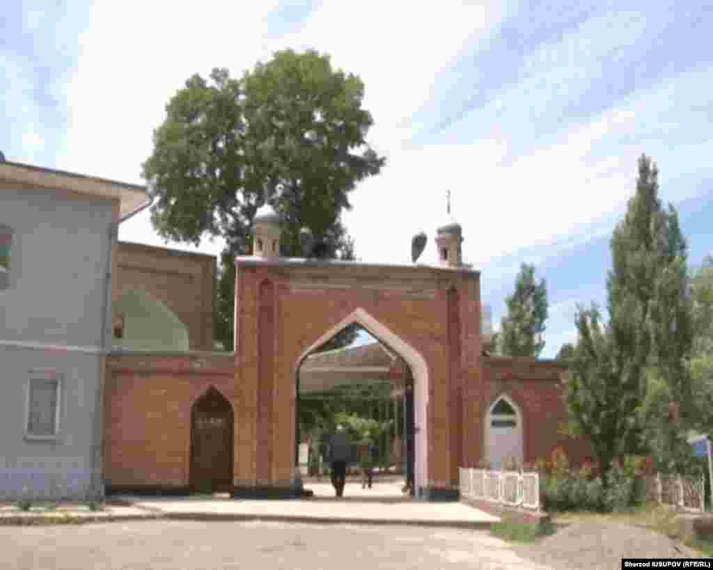 Kyrgyzstan - Osh, maple inside the mosque