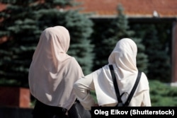 Două femei musulmane purtând hijab (fotografie ilustrativă).