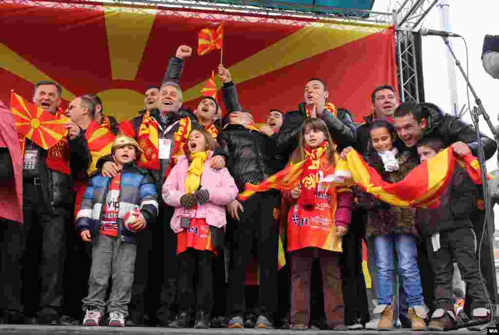 Makedonija - Svečani doček rukometne reprezentacije Makedonije po povratku sa Europskog prvenstva, gdje su se plasirali u kvalifikacije za Olimpijske igre, Skopje, 28. januar 2012. 