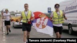 Studenti iz Srbije trče štafetni maraton ka Briselu, april 2025.