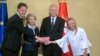 Holandski premijer Mark Rutte, predsjednica Evropske komisije Ursula von der Leyen, predsjednik Tunisa Kais Saied i italijanska premijerka Giorgia Meloni, rukuju se u predsjedničkoj palati u Kartagini, Tunis, 16. juli 2023.