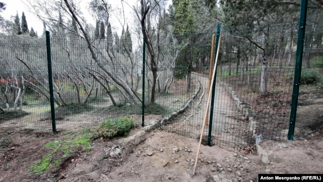 Строительный забор в Форосском парке