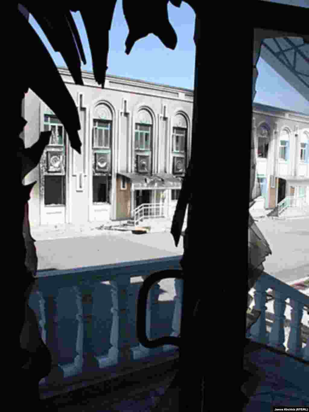 Жалолободдаги Халқлар дўстлиги университети биноси.