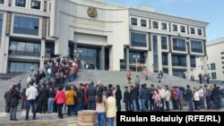 Навбат барои раъйдиҳӣ дар яке аз ҳавзаҳои интихоботии Остона.